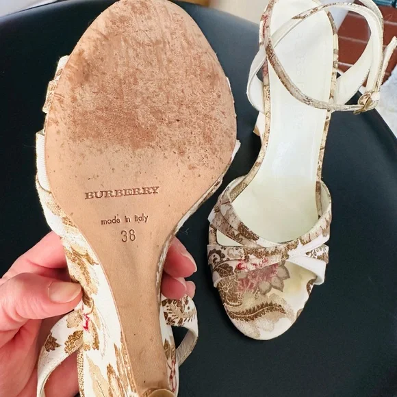 Beautiful Burberry London strappy wedge heels size 38 (US size 7) - Picture 5 of 7